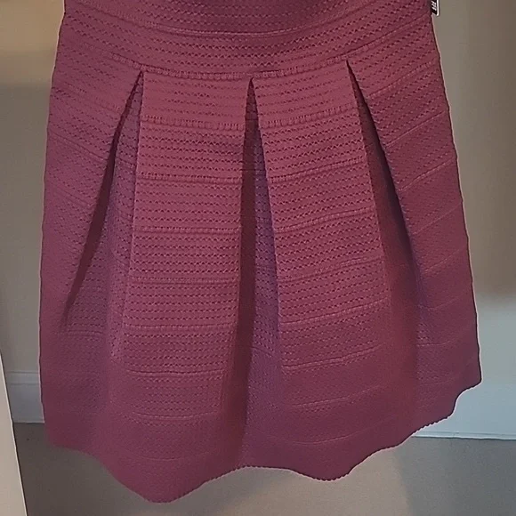 Express Strapless Sweetheart Pleated Skater Dress Maroon Wine NWT Size M - Picture 12 of 17